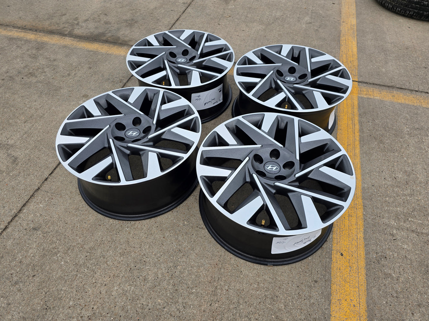20" Hyundai Santa Fe OEM wheels rims 42924 71008 52910-S1850 2023 2024 2025