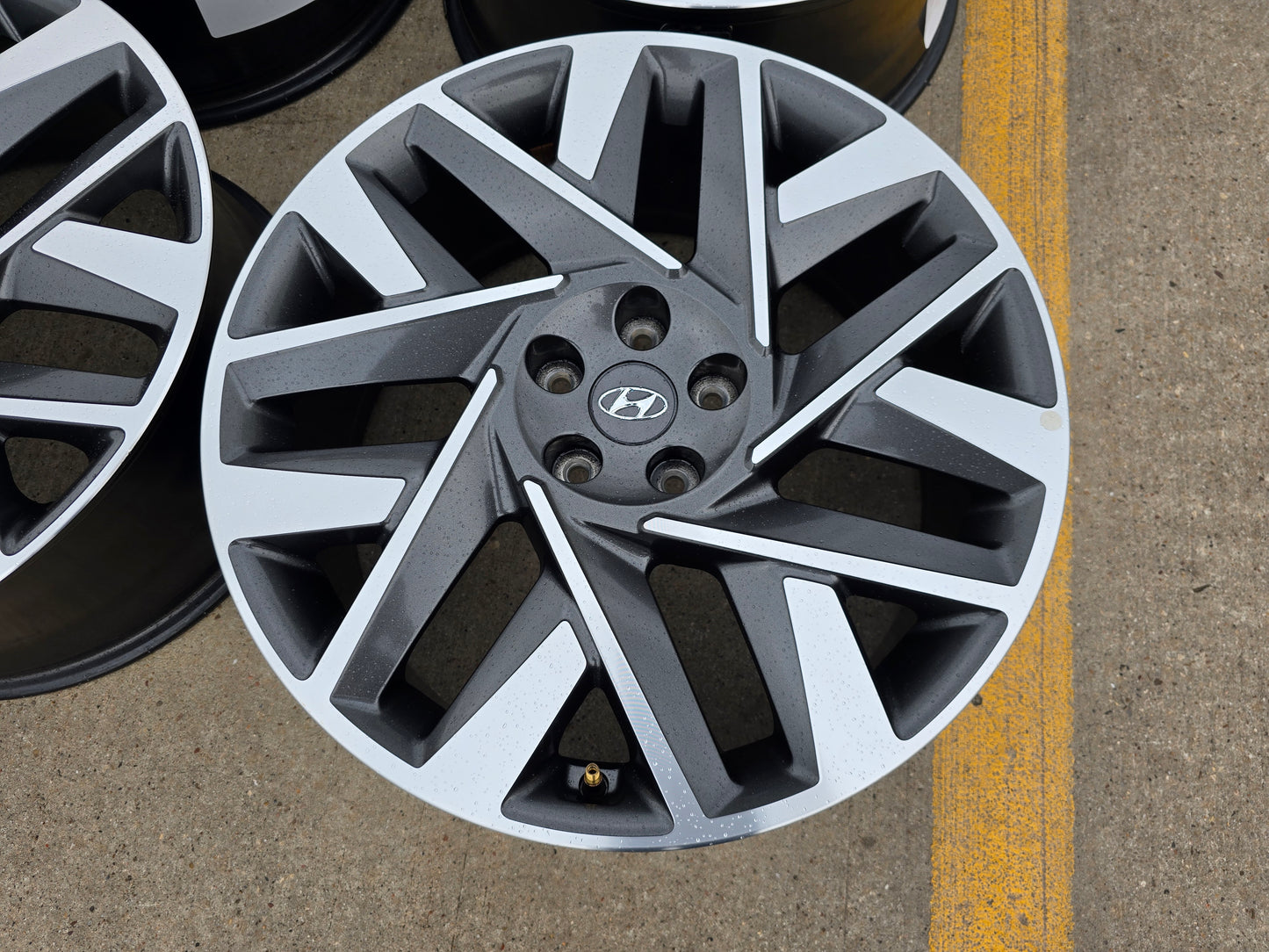 20" Hyundai Santa Fe OEM wheels rims 42924 71008 52910-S1850 2023 2024 2025