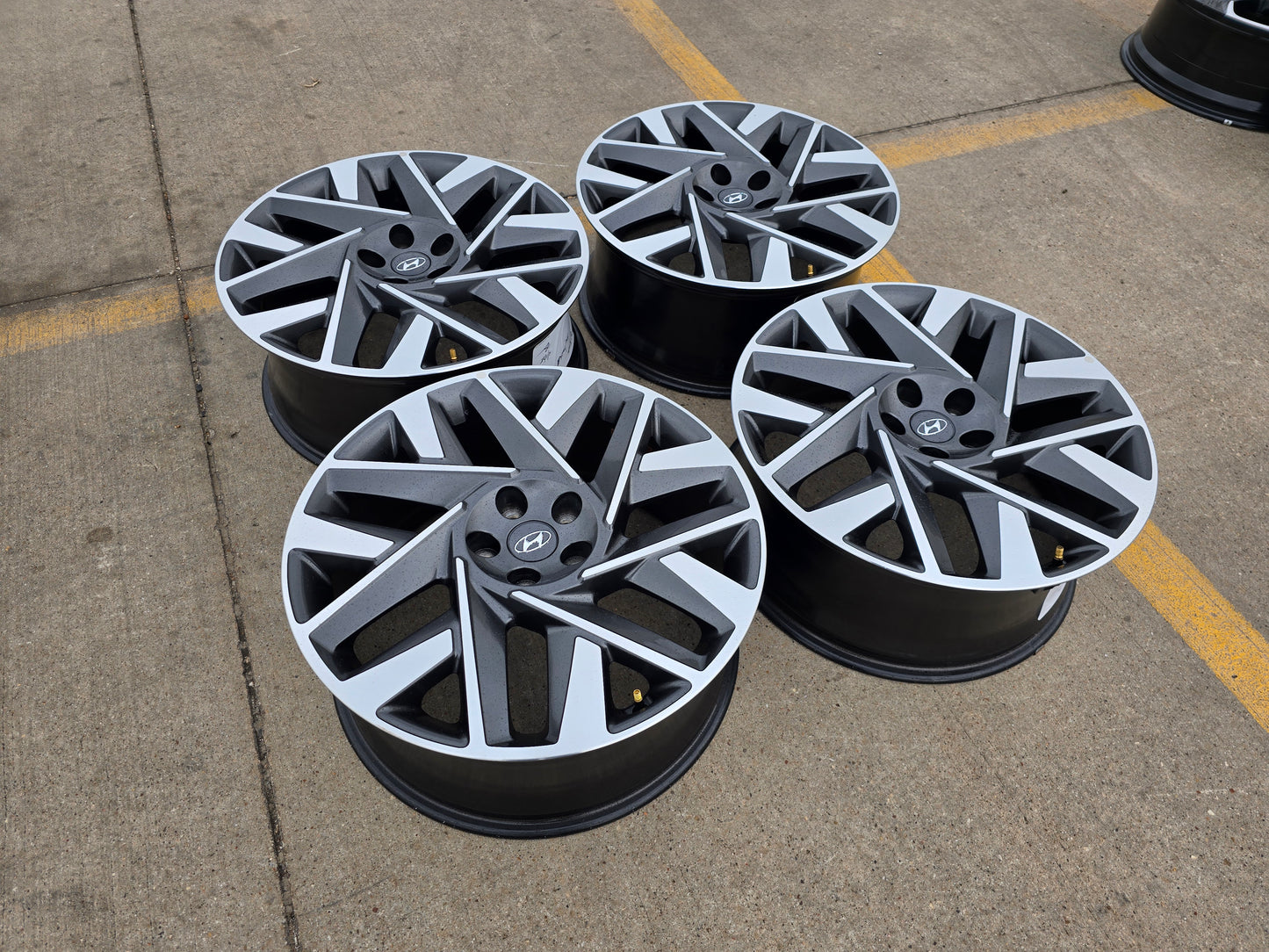 20" Hyundai Santa Fe OEM wheels rims 42924 71008 52910-S1850 2023 2024 2025