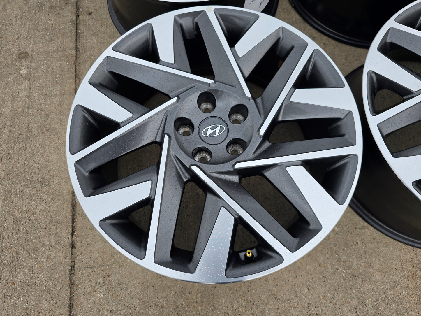 20" Hyundai Santa Fe OEM wheels rims 42924 71008 52910-S1850 2023 2024 2025