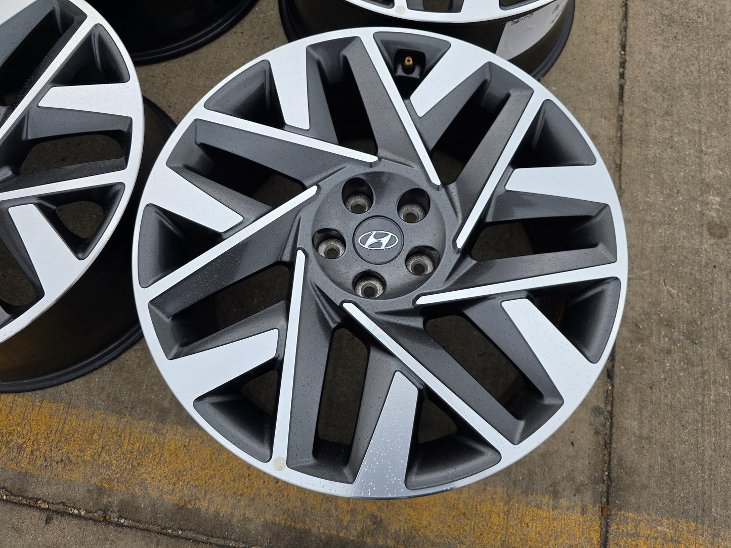 20" Hyundai Santa Fe OEM wheels rims 42924 71008 52910-S1850 2023 2024 2025