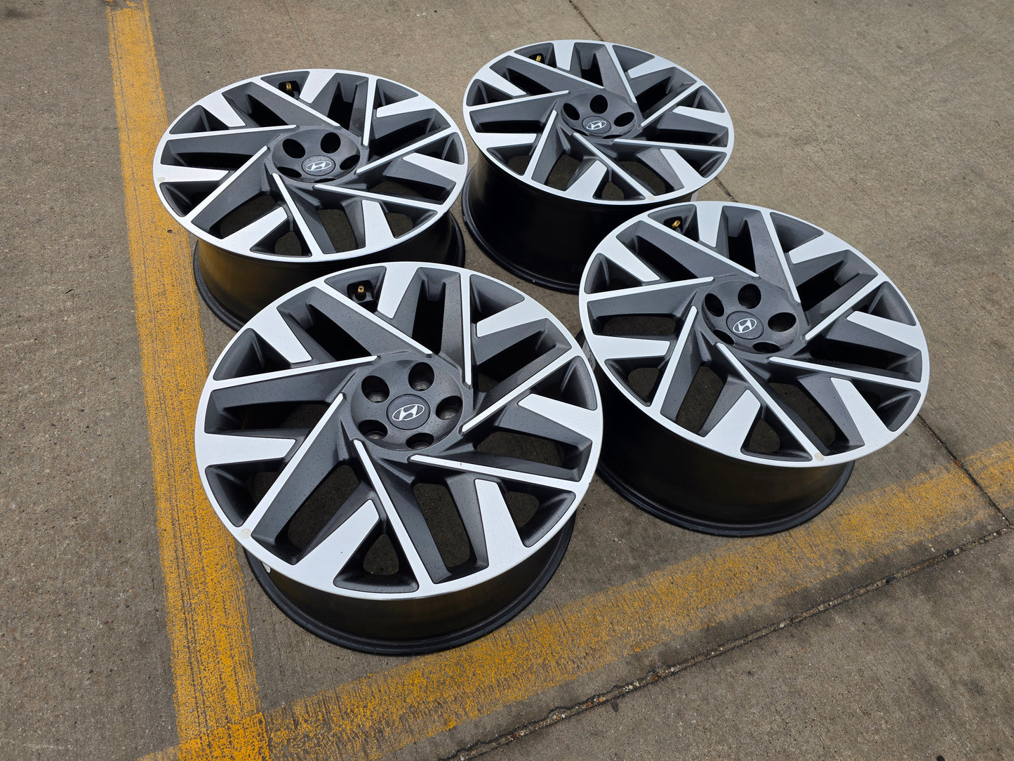 20" Hyundai Santa Fe OEM wheels rims 42924 71008 52910-S1850 2023 2024 2025
