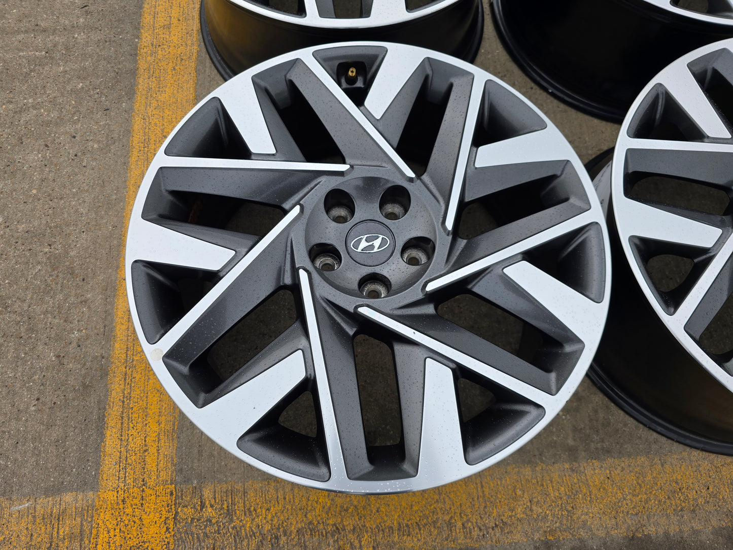 20" Hyundai Santa Fe OEM wheels rims 42924 71008 52910-S1850 2023 2024 2025