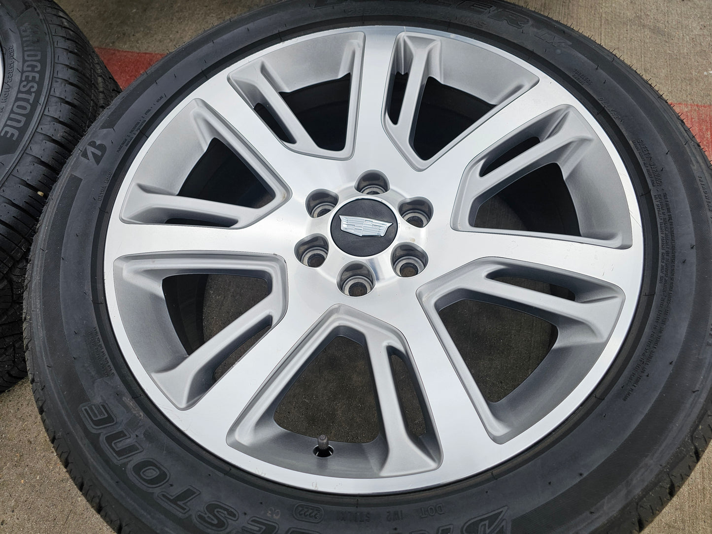 22" Cadillac Escalade Platinum OEM 4738 wheels rims tires