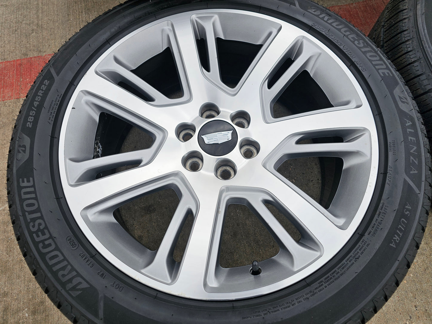22" Cadillac Escalade Platinum OEM 4738 wheels rims tires