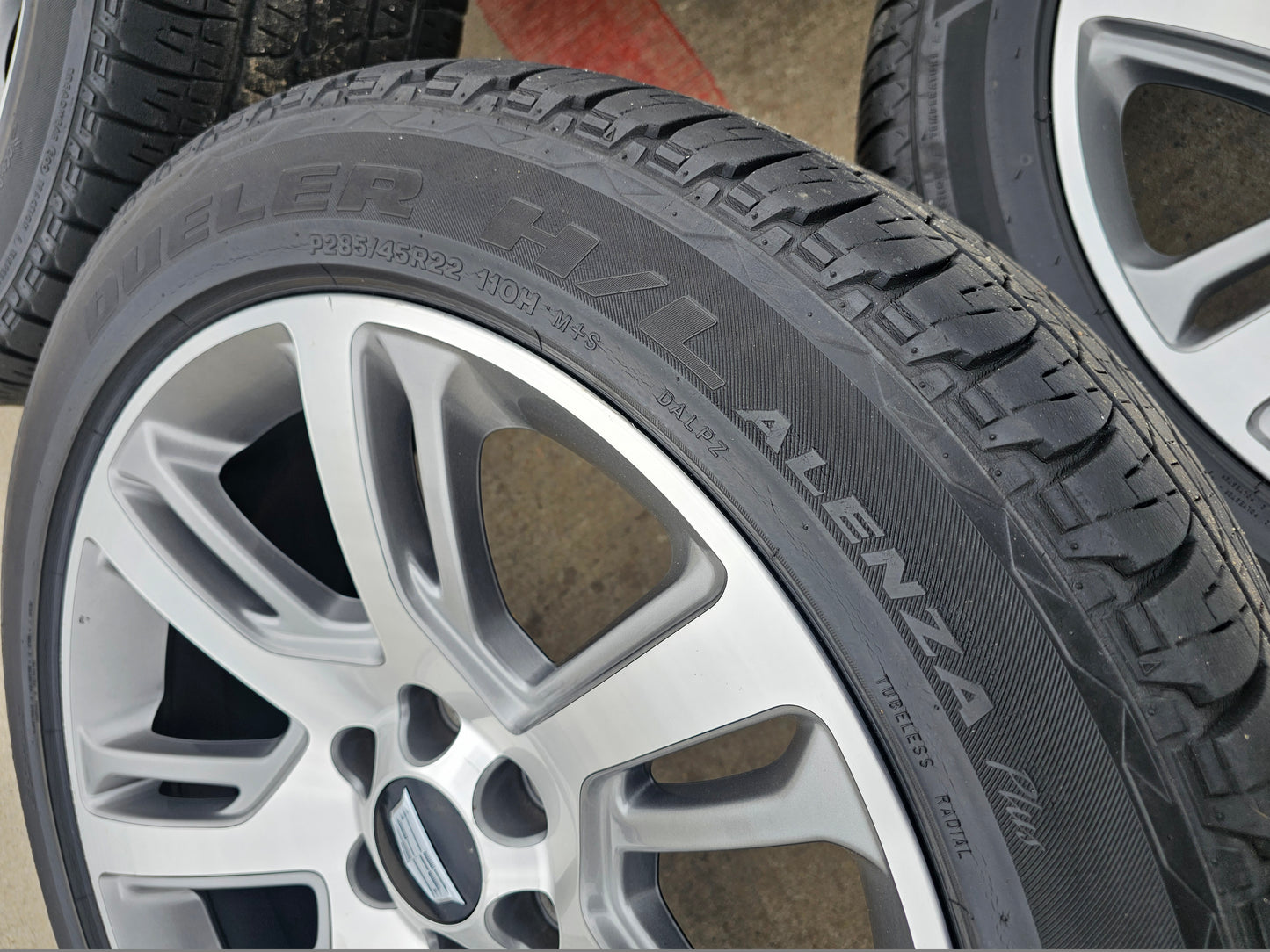 22" Cadillac Escalade Platinum OEM 4738 wheels rims tires