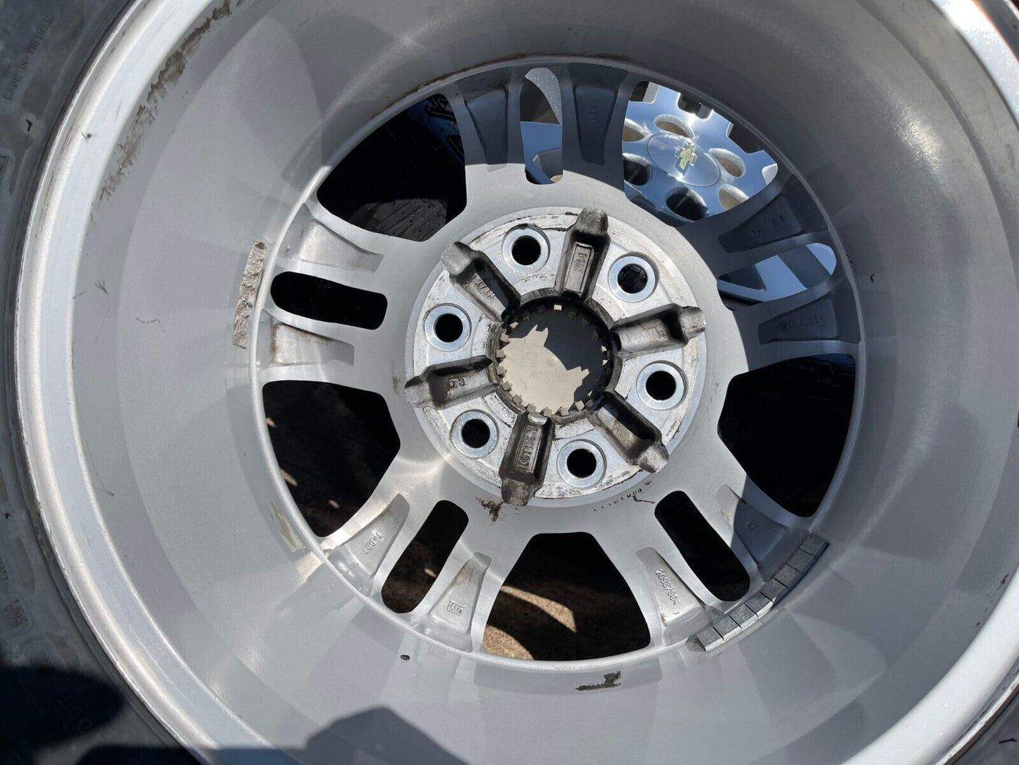 18" Chevy Tahoe Suburban Z71 OEM 5646 wheels rims tires Silverado 1500