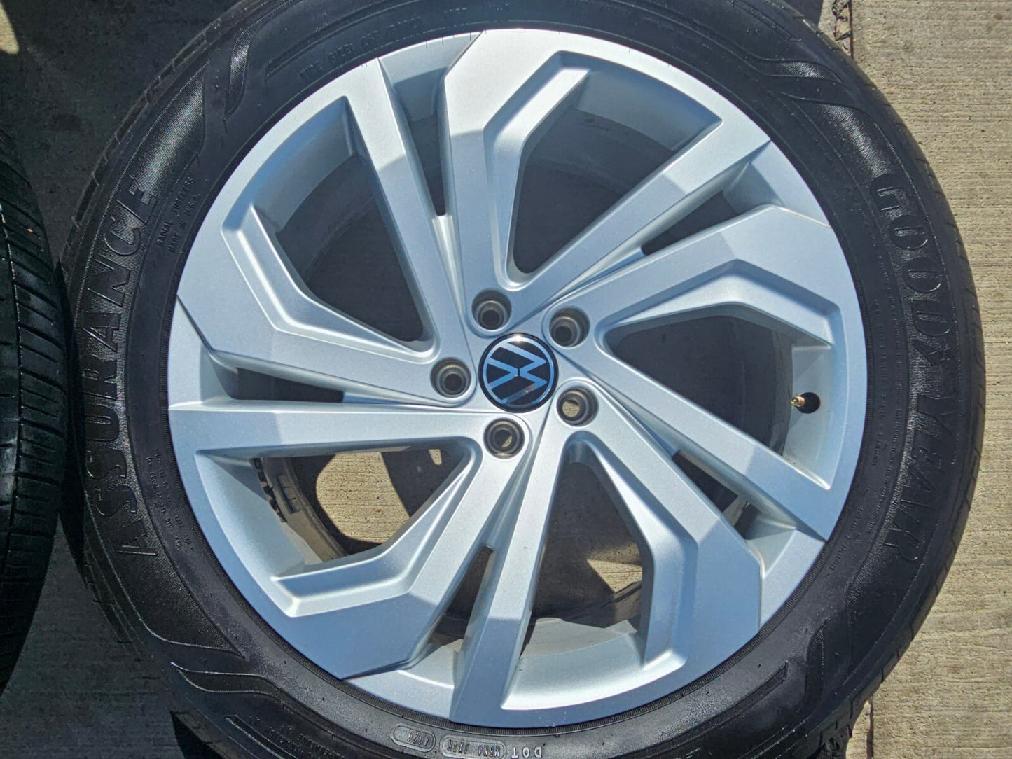 20" VW Atlas OEM wheels rims tires 96855A 70075 Audi Q7 2020 2021 2022 2023 2024