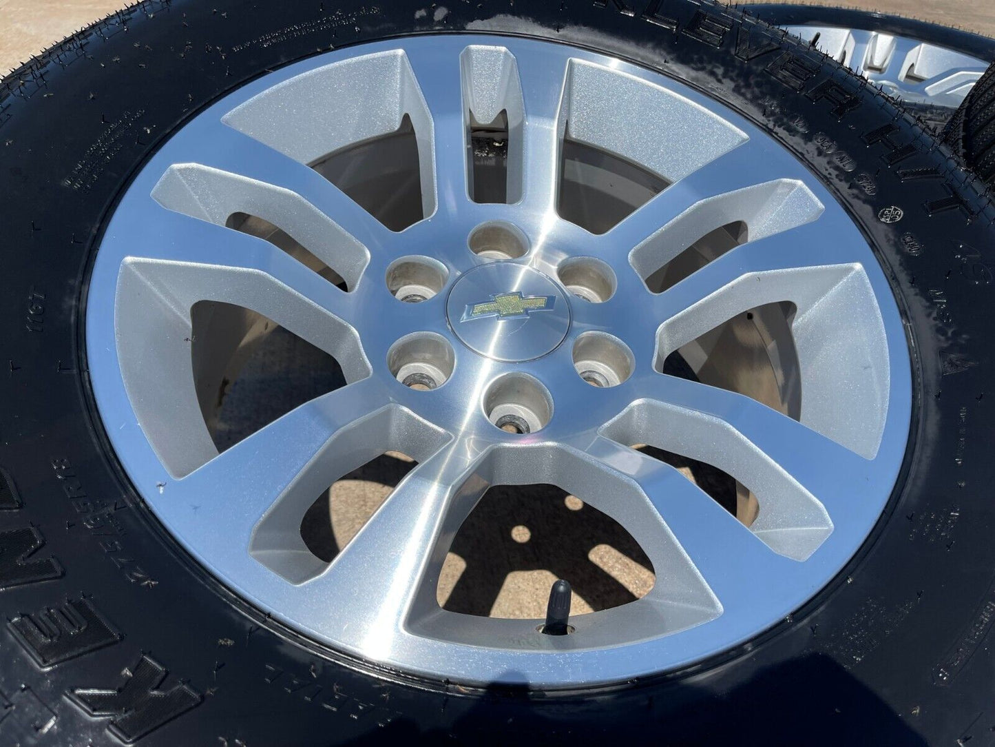 18" Chevy Tahoe Suburban Z71 OEM 5646 wheels rims tires Silverado 1500
