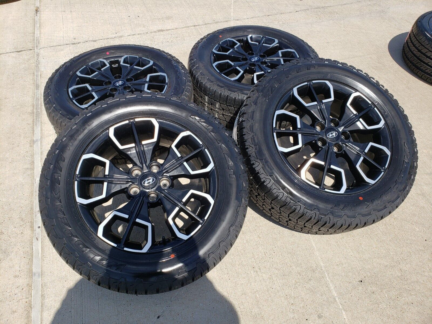 18" Hyundai Santa Cruz OEM wheels rims 95231 180411 Black 2023 2024 2025 A/T NEW