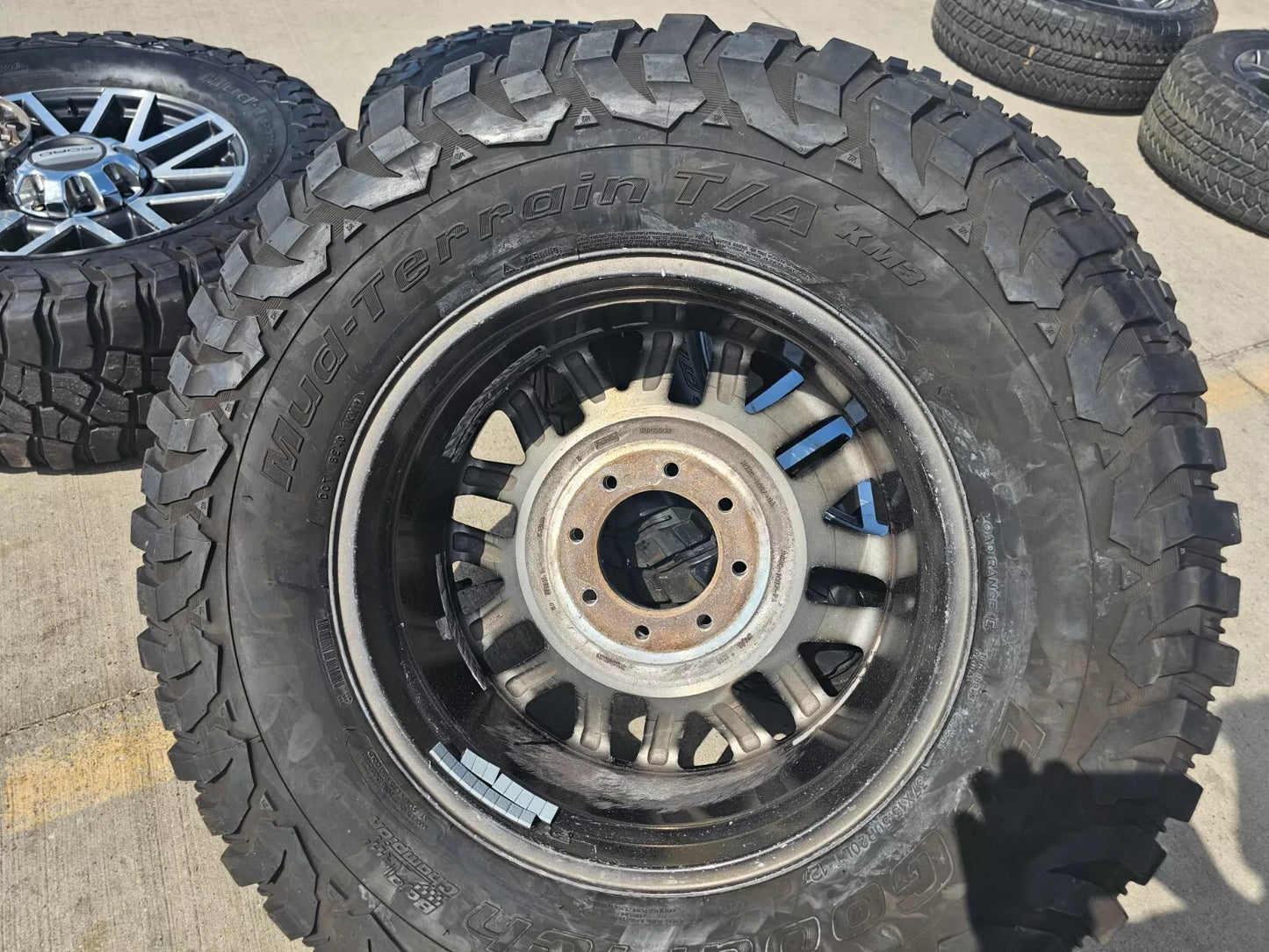 20" Ford F-250 F-350 OEM 10104 LARIAT rims wheels BFG KM2 37"