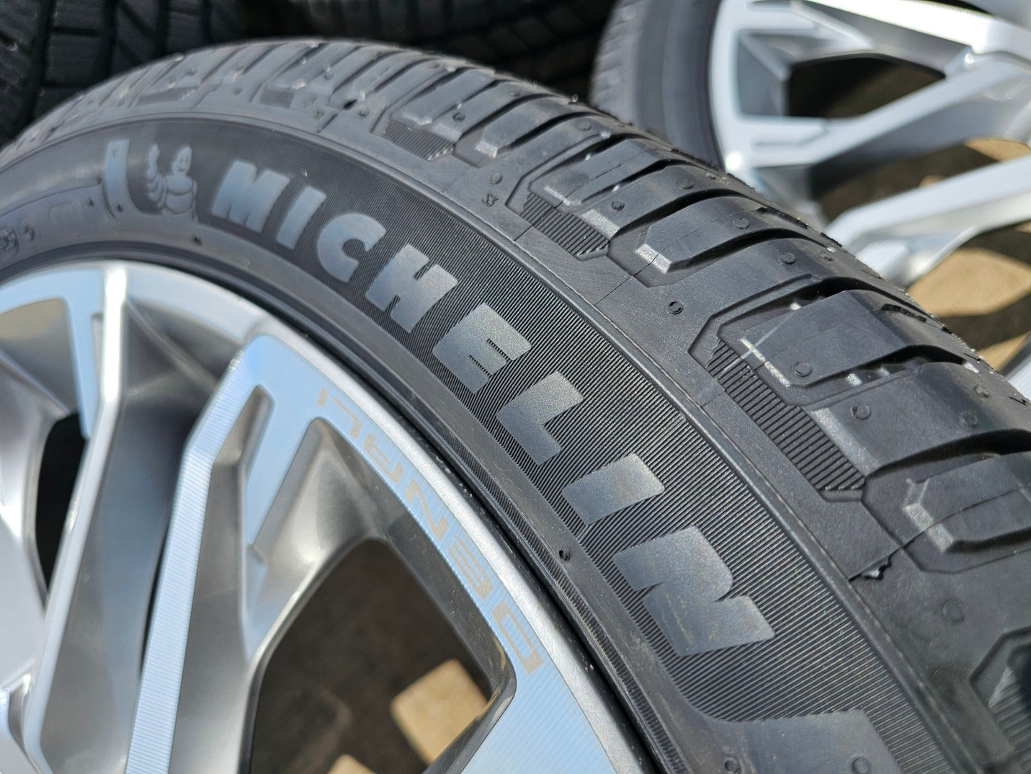 24" GMC Yukon Sierra DENALI OEM wheels rims tires 2024 2025 2026 NEW MICHELIN