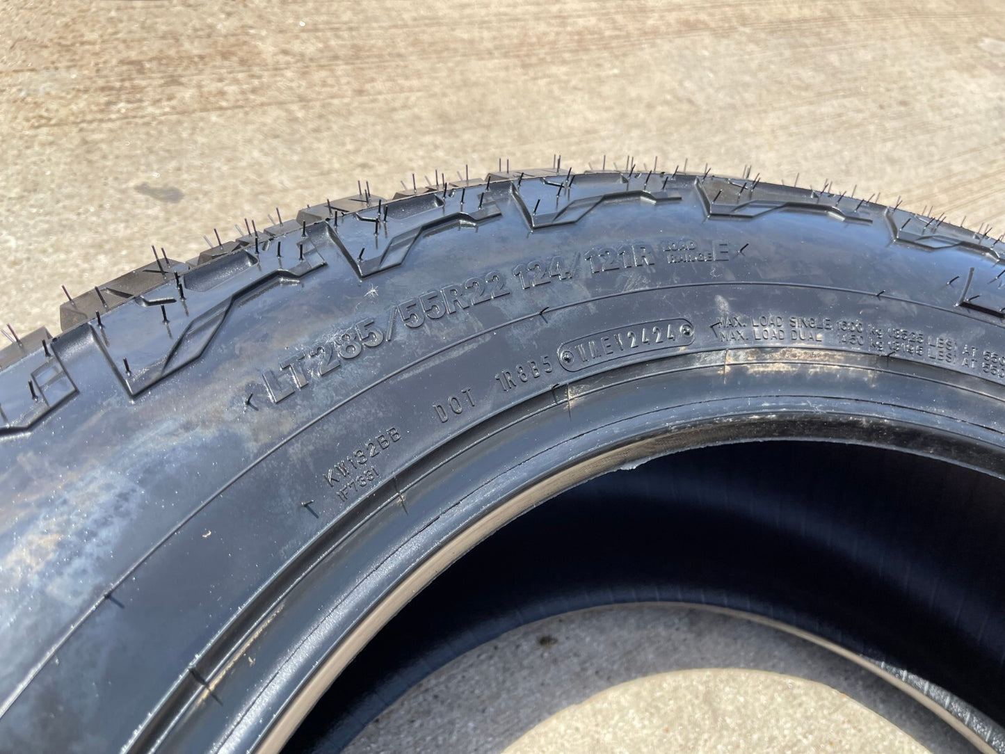 (1) 285/55/22 Falken Wildpeak A/T4 AT4W tire NEW