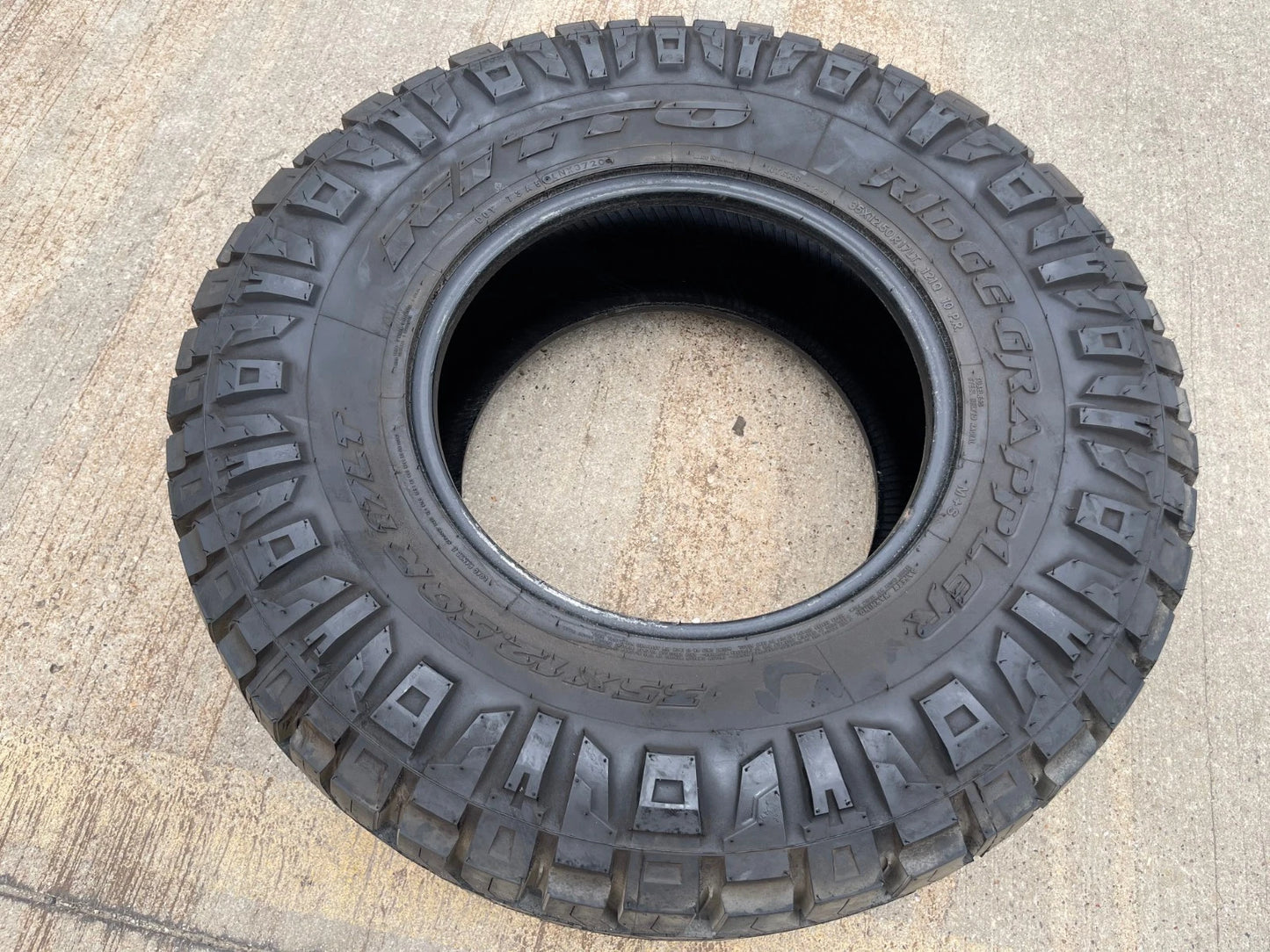 (1) 35x12.5x17 Nitto Ridge Grappler R/T tire 121Q E 10 PLY