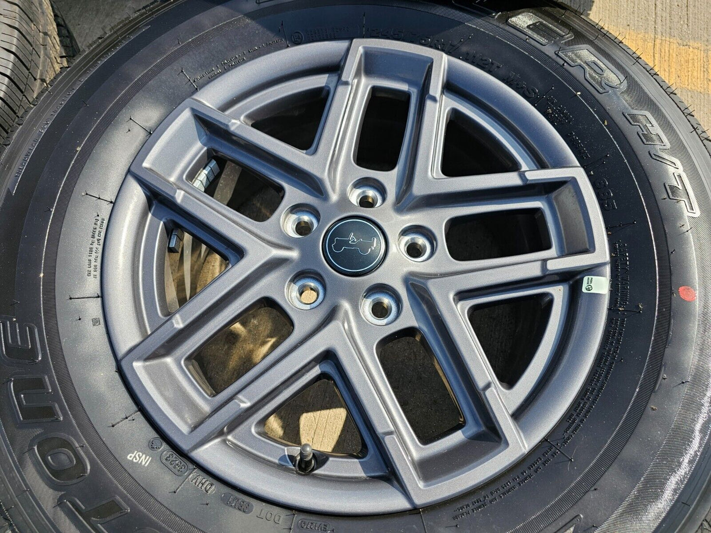 17" Jeep Wrangler Rubicon Sport S OEM wheels rims 51649 Gladiator 2024 2025 NEW