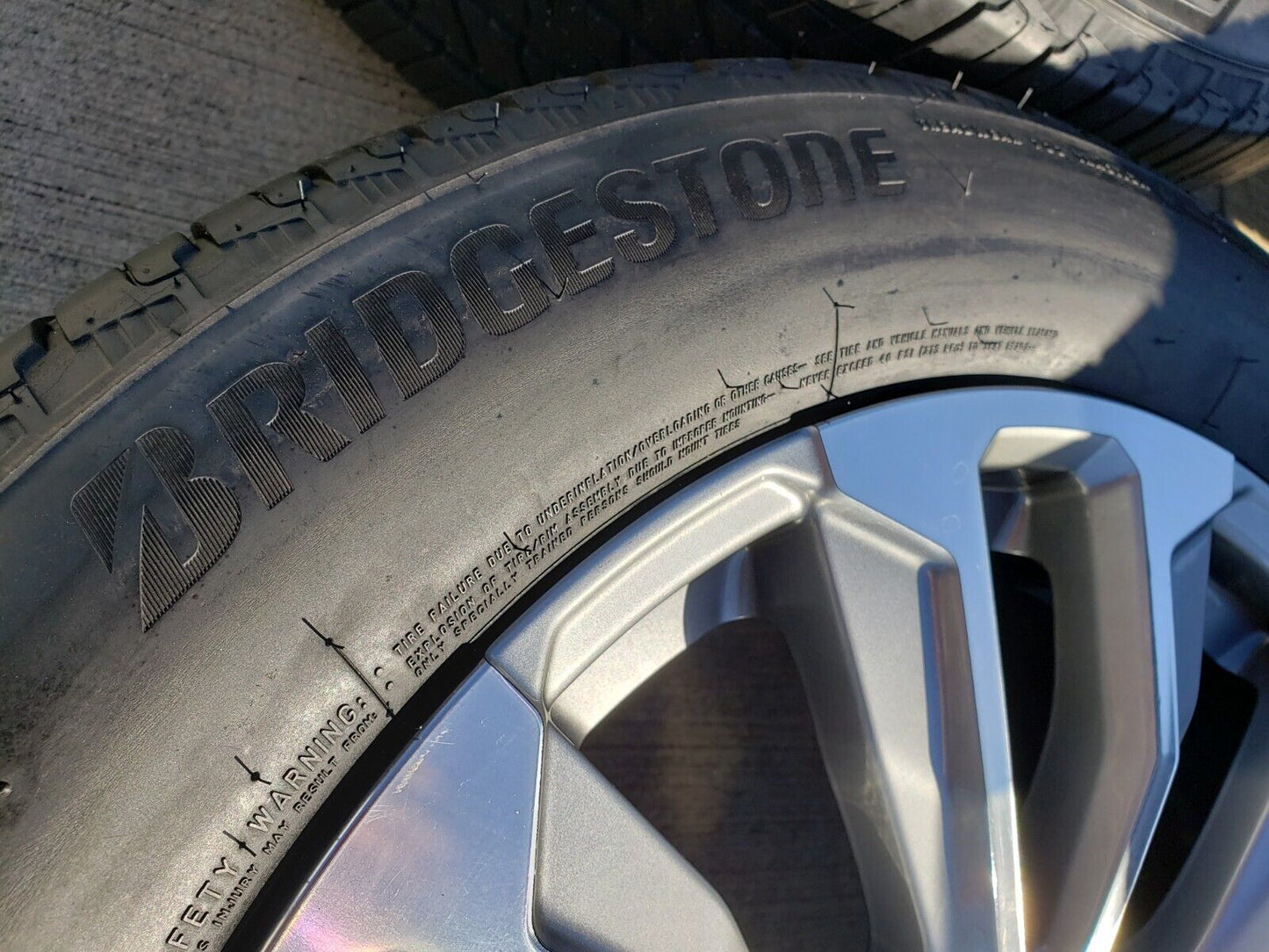 22" GMC Yukon Sierra Chevy Tahoe Silverado OEM wheels rims tires 14025 97000