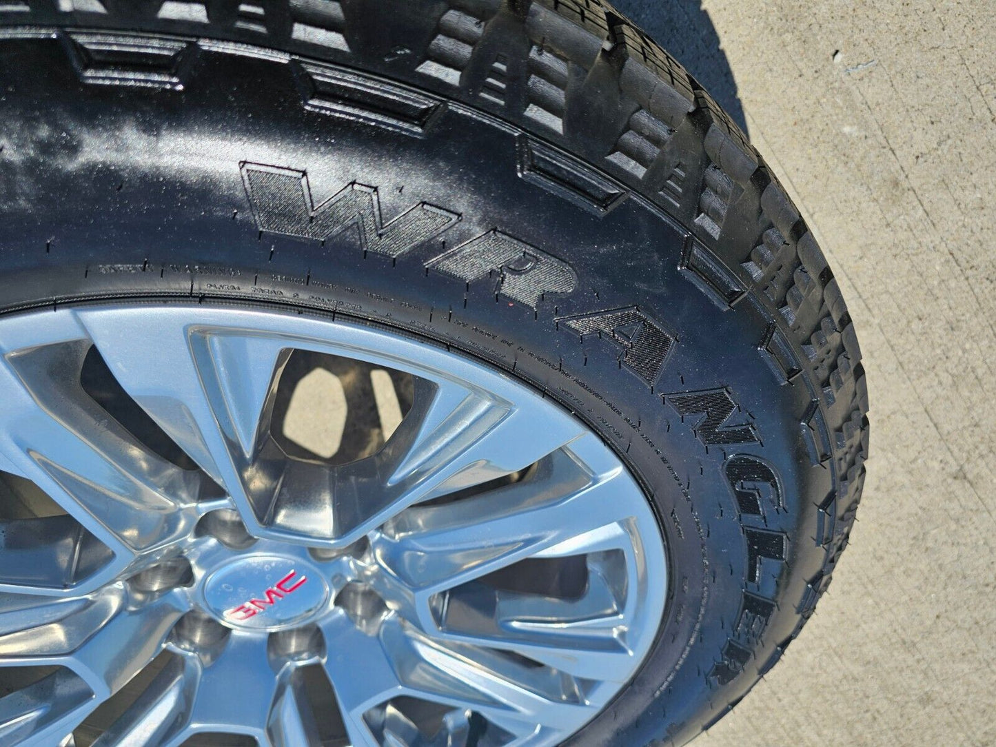 20" GMC Sierra Yukon DENALI OEM 5917 wheels rims 2022 2023 2024 2025 NEW A/T