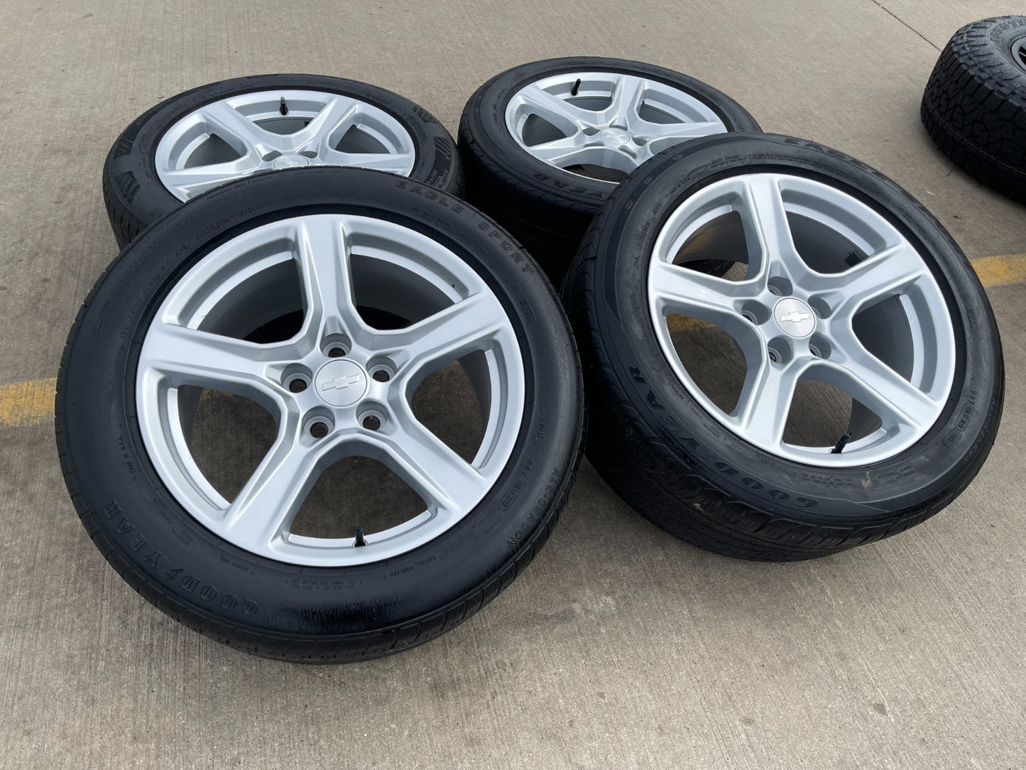 18" Chevy Camaro OEM wheels rims tires 5758 22998072 Silver 2016 2017 2018 2019
