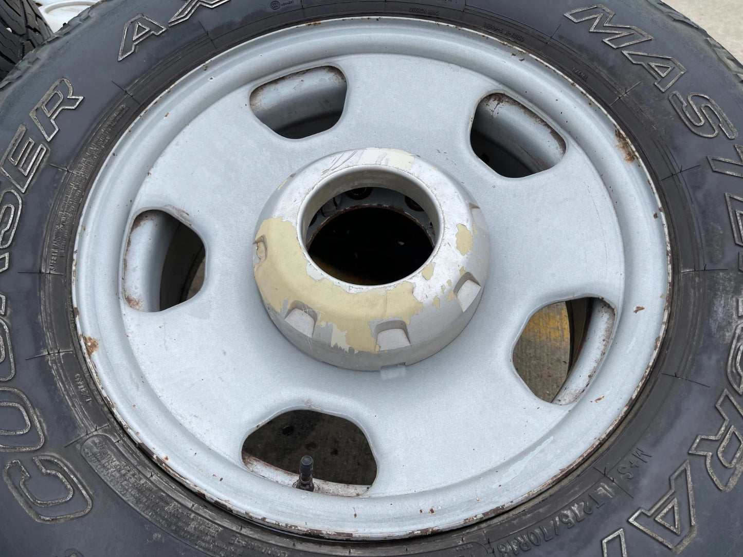 (1) 18" Ford F-250 F-350 OEM 3601 steel spare wheel rim tire