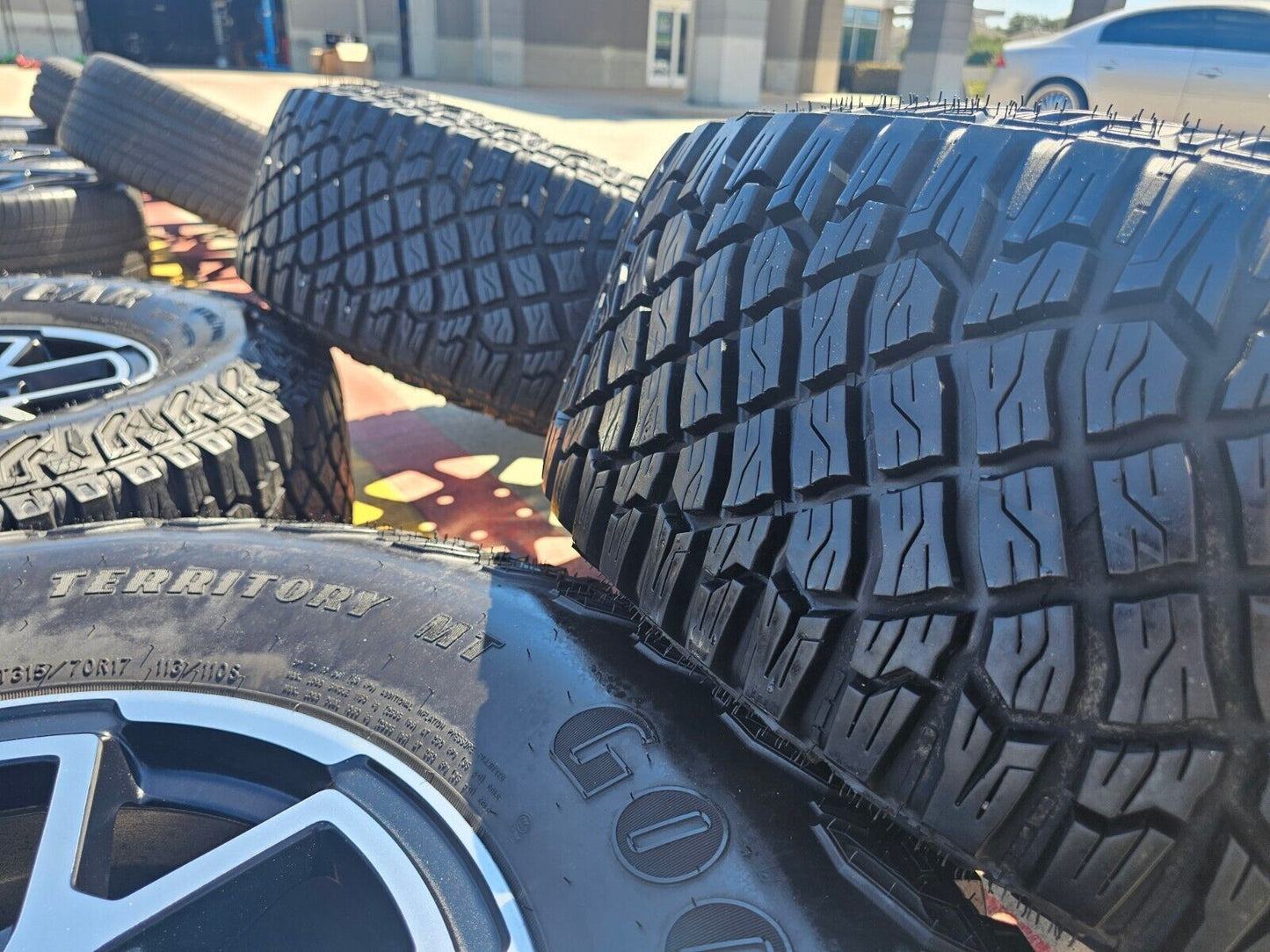 17" Jeep Wrangler Rubicon OEM 9237 wheels rims Gladiator tires 2024 2025 NEW 35"
