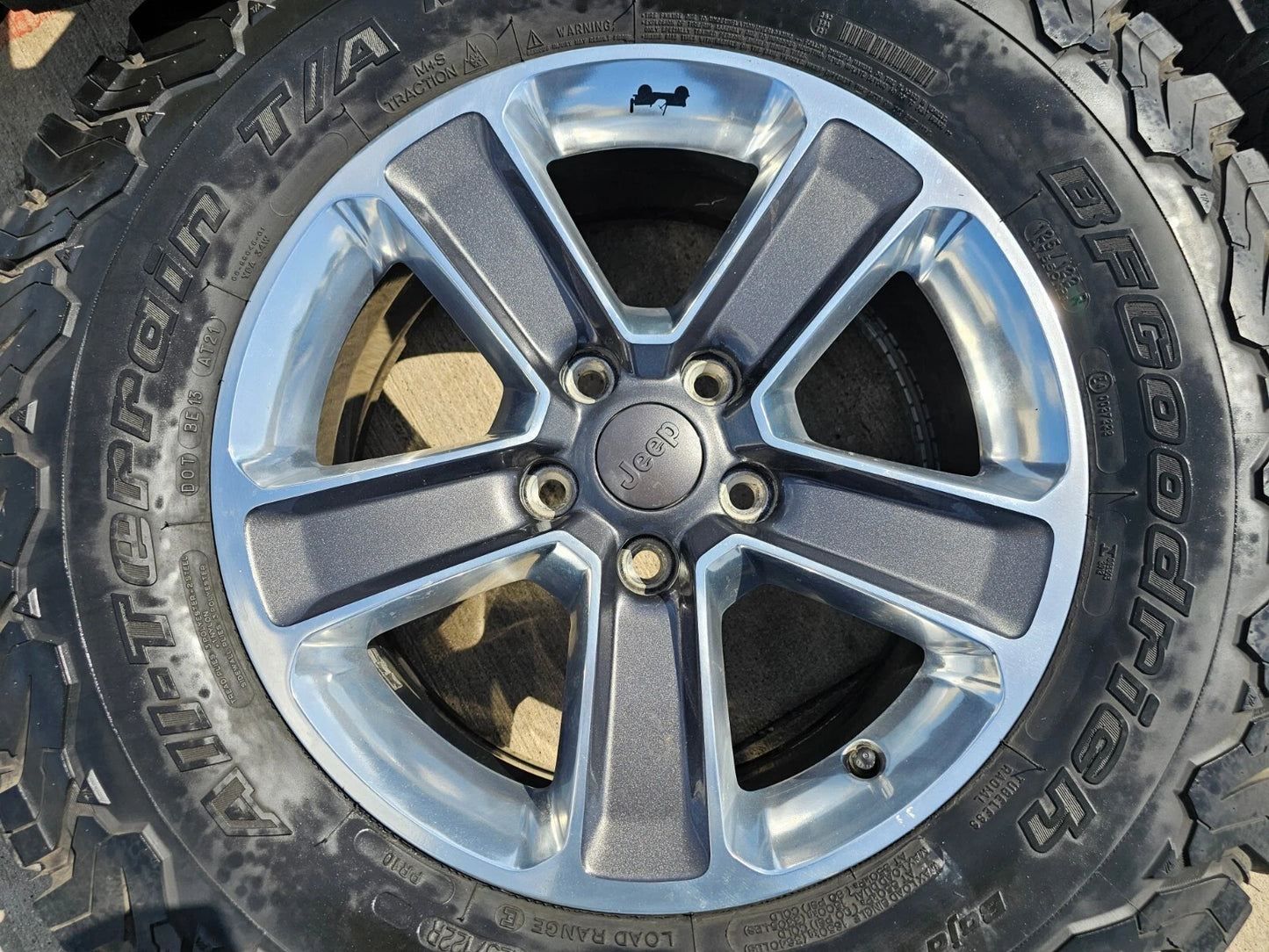 18" Jeep Wrangler Sahara Rubicon OEM 9221 9255 wheels rims BFG 33"