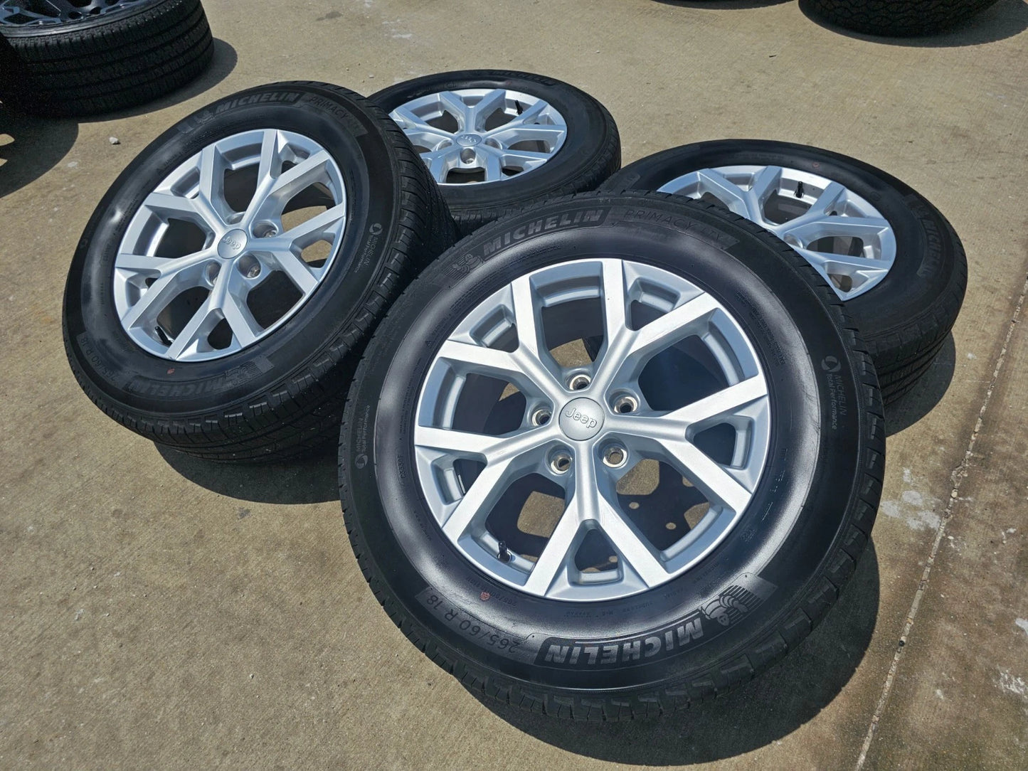 18" Jeep Grand Cherokee L OEM wheels rims 9285 Durango tires MICHELIN