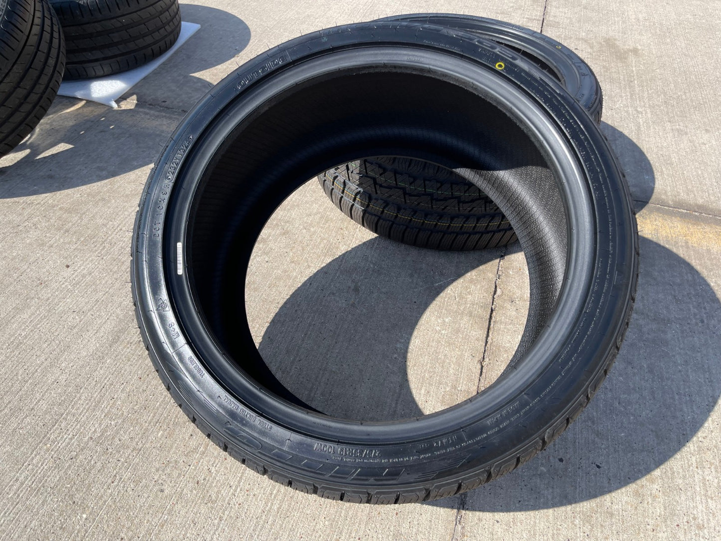(1) 275/35/19 Nitto Motivo 365 tire 100W XL NEW
