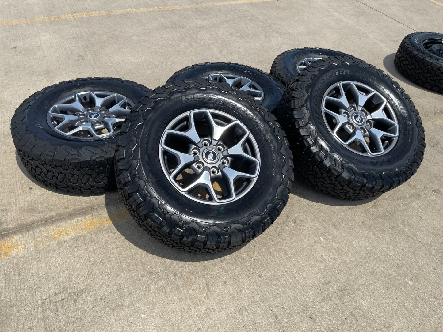 17" Ford Bronco wheels rims KO2 SASQUATCH Ranger 95229 10387 tires BFG