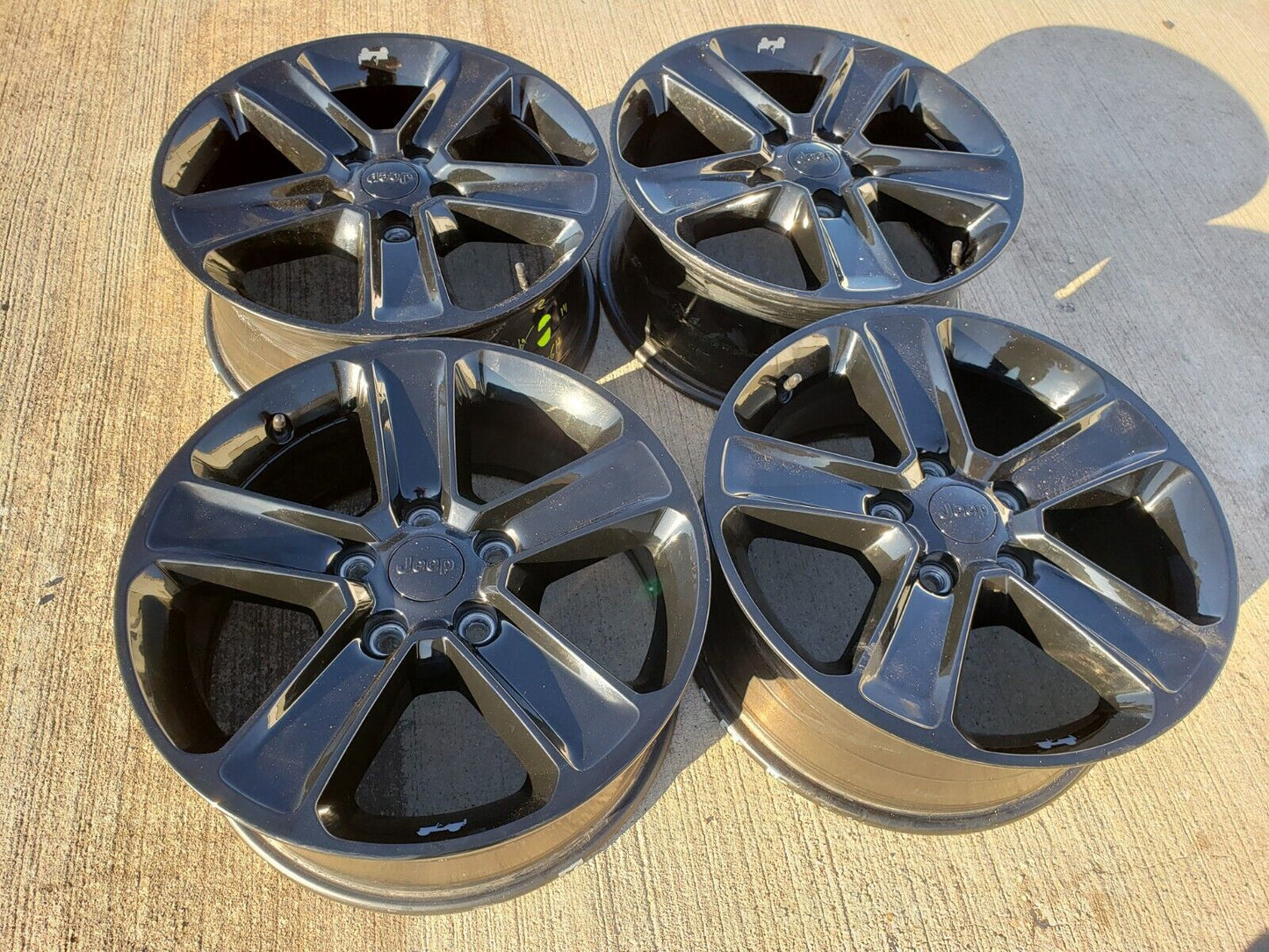 18" Jeep Wrangler Altitude Black OEM 9255 9221 wheels rims 2021 2022 2023 2024