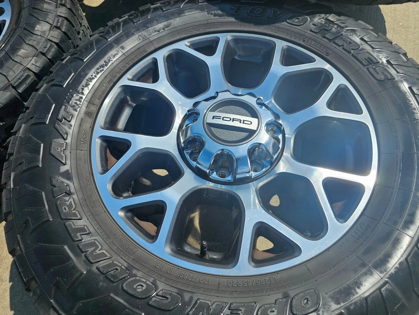 20" Ford F-250 F-350 OEM Lariat wheels rims 10292 tires TOYO 35"