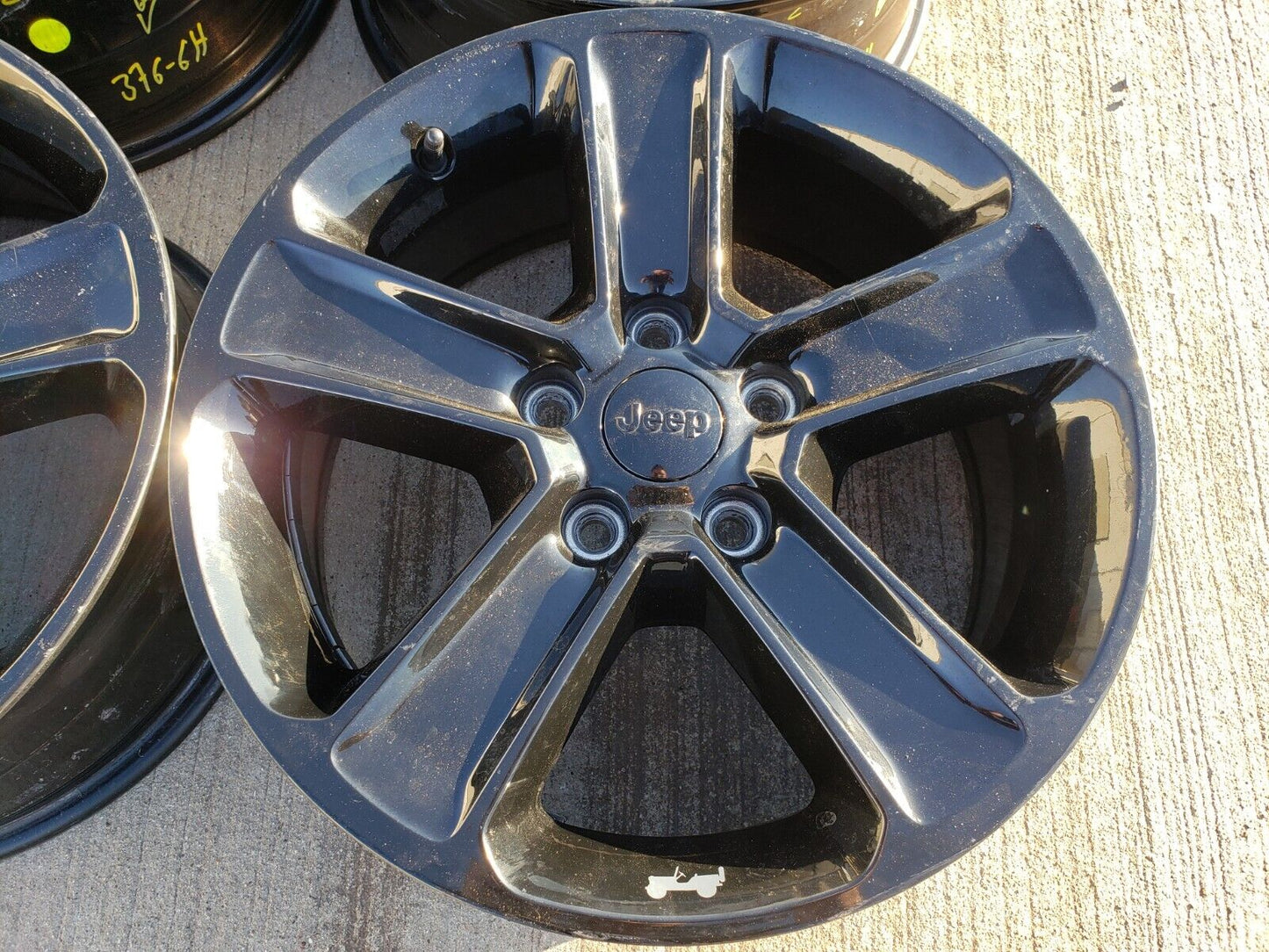 18" Jeep Wrangler Altitude Black OEM 9255 9221 wheels rims 2021 2022 2023 2024