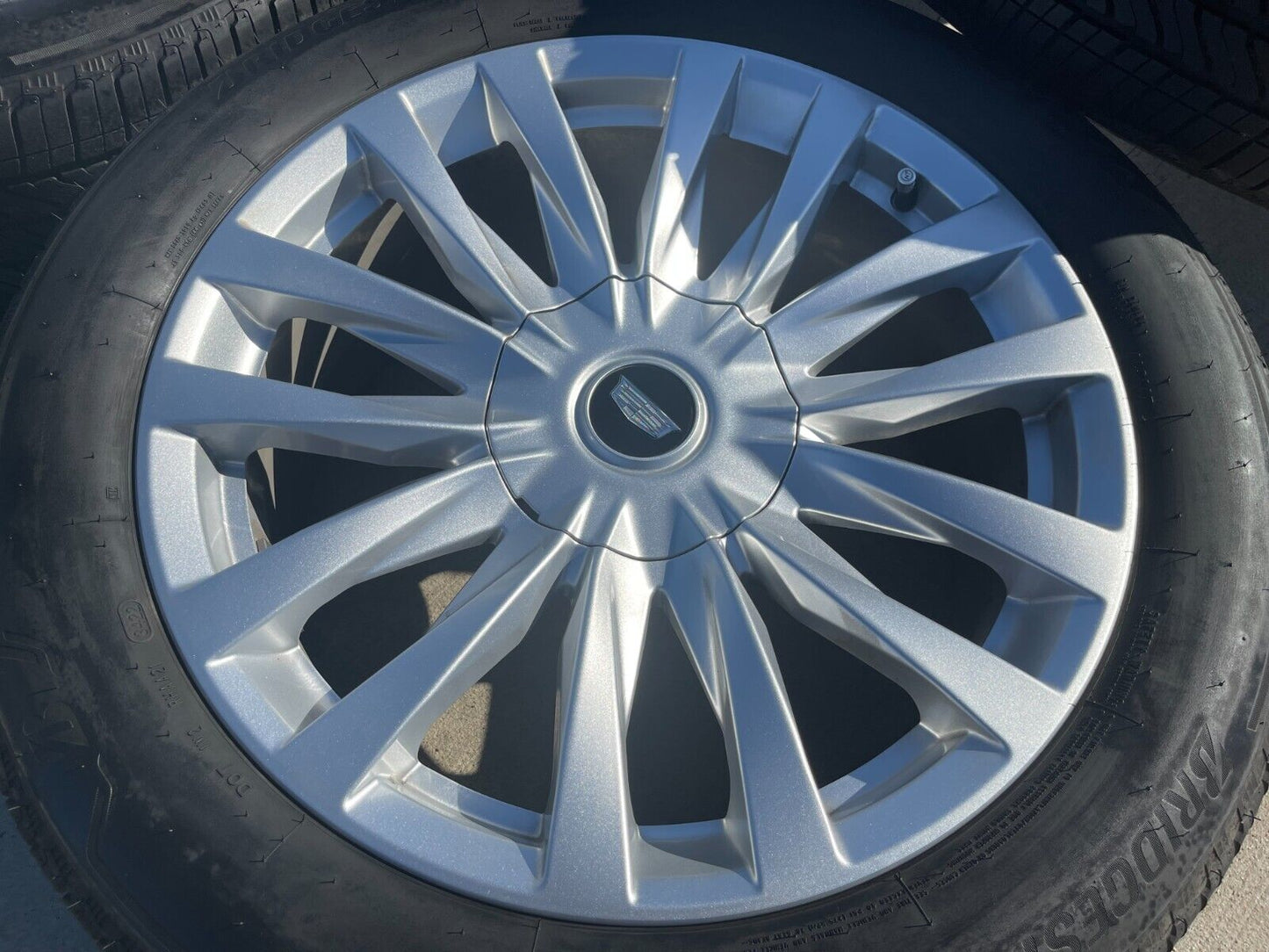 22" Cadillac Escalade Platinum OEM wheels rims 95026 tires