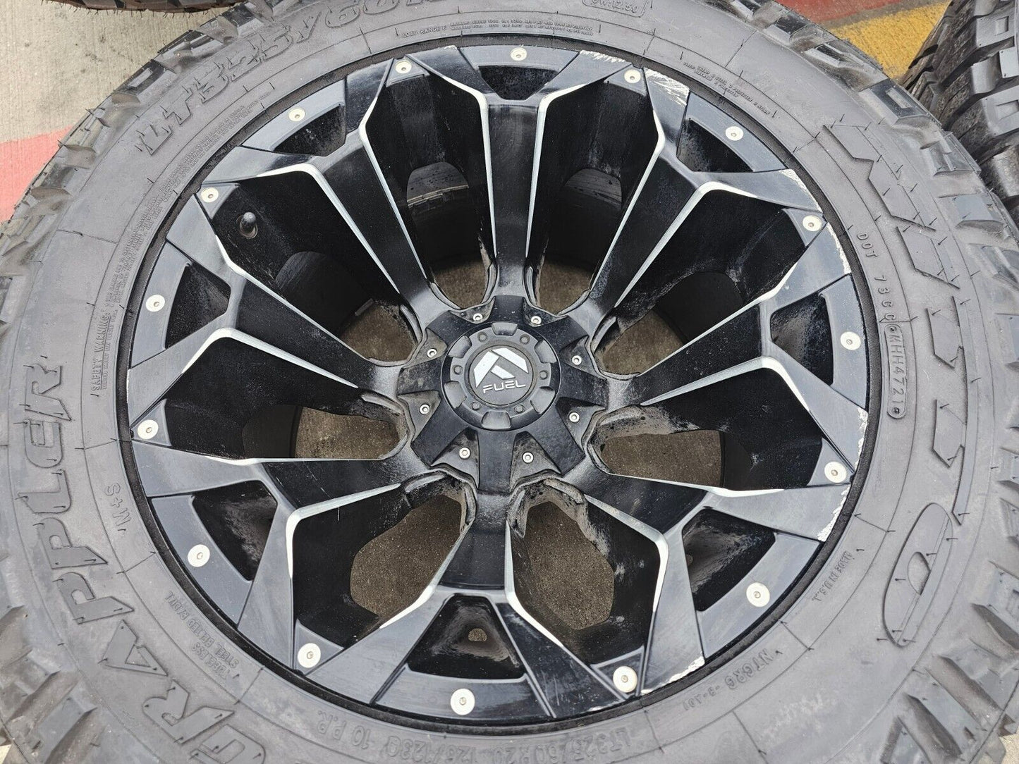 20x12 Fuel D546 Assault Chevy Silverado Ford F-150 RAM wheels rims 6x139 6x135