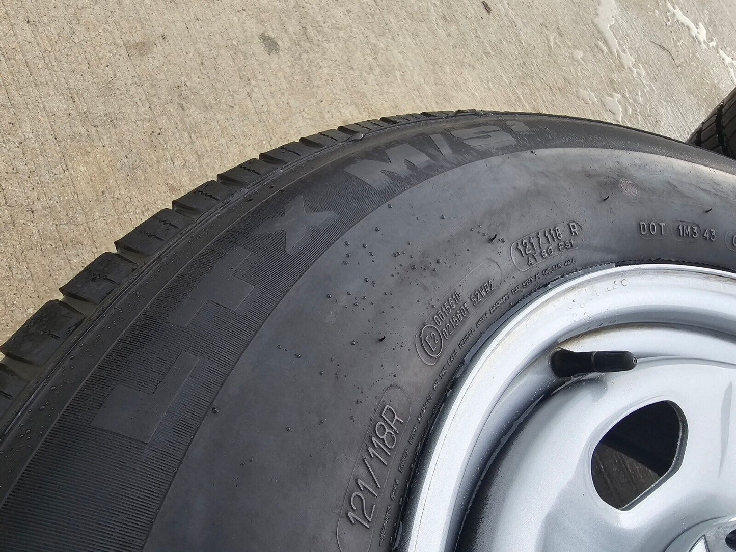 17" Ford F-250 F-350 OEM 3828 wheels rims tires MICHELIN 2021 2022 2023 2024