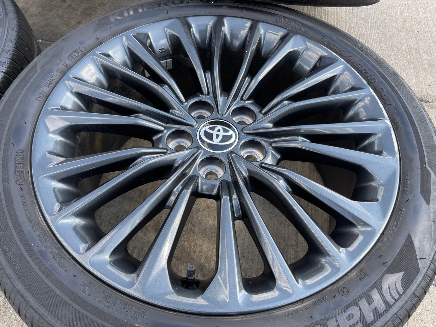 18" Toyota Avalon Camry OEM wheels rims 75233 CHR 2018 2019 2020 2022 2023 2024