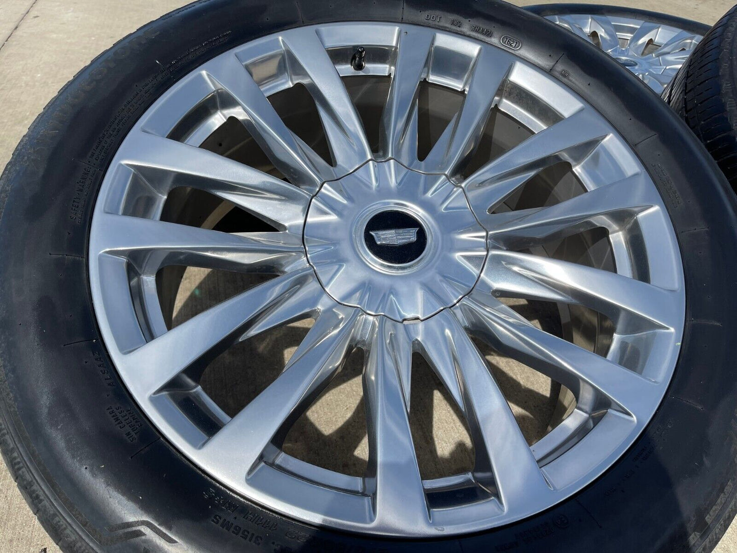22" Cadillac Escalade Platinum OEM wheels rims 95026 tires GREAT DEAL