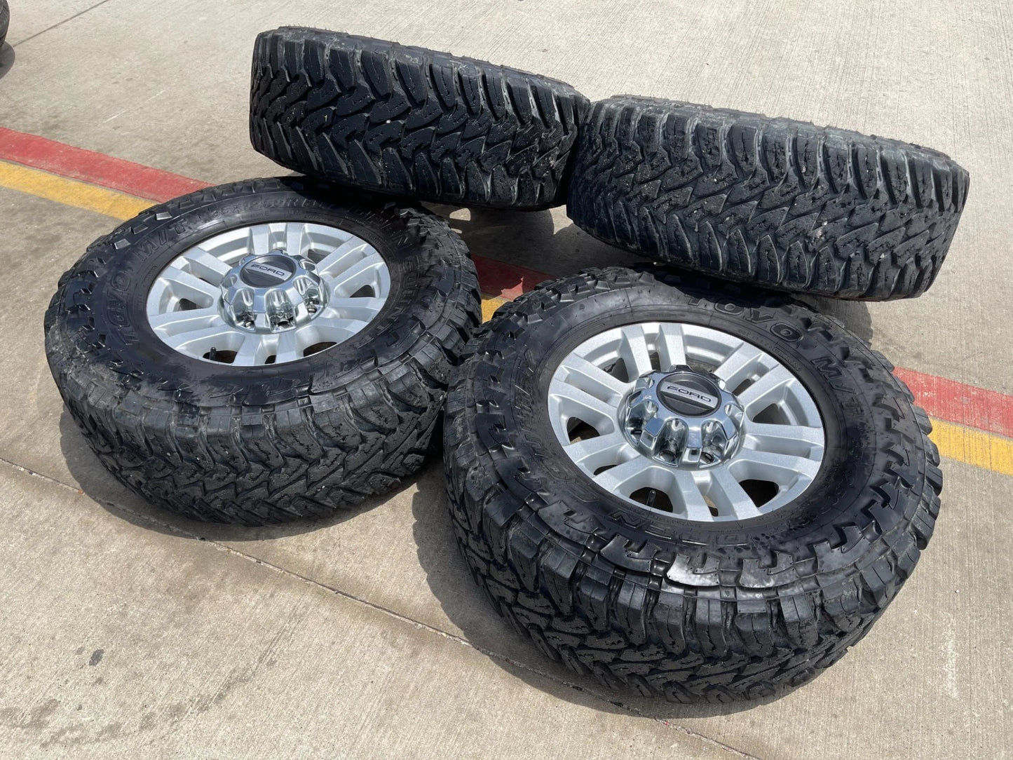 18" Ford F-250 F-350 OEM 10098 rims wheels tires TOYO 35"