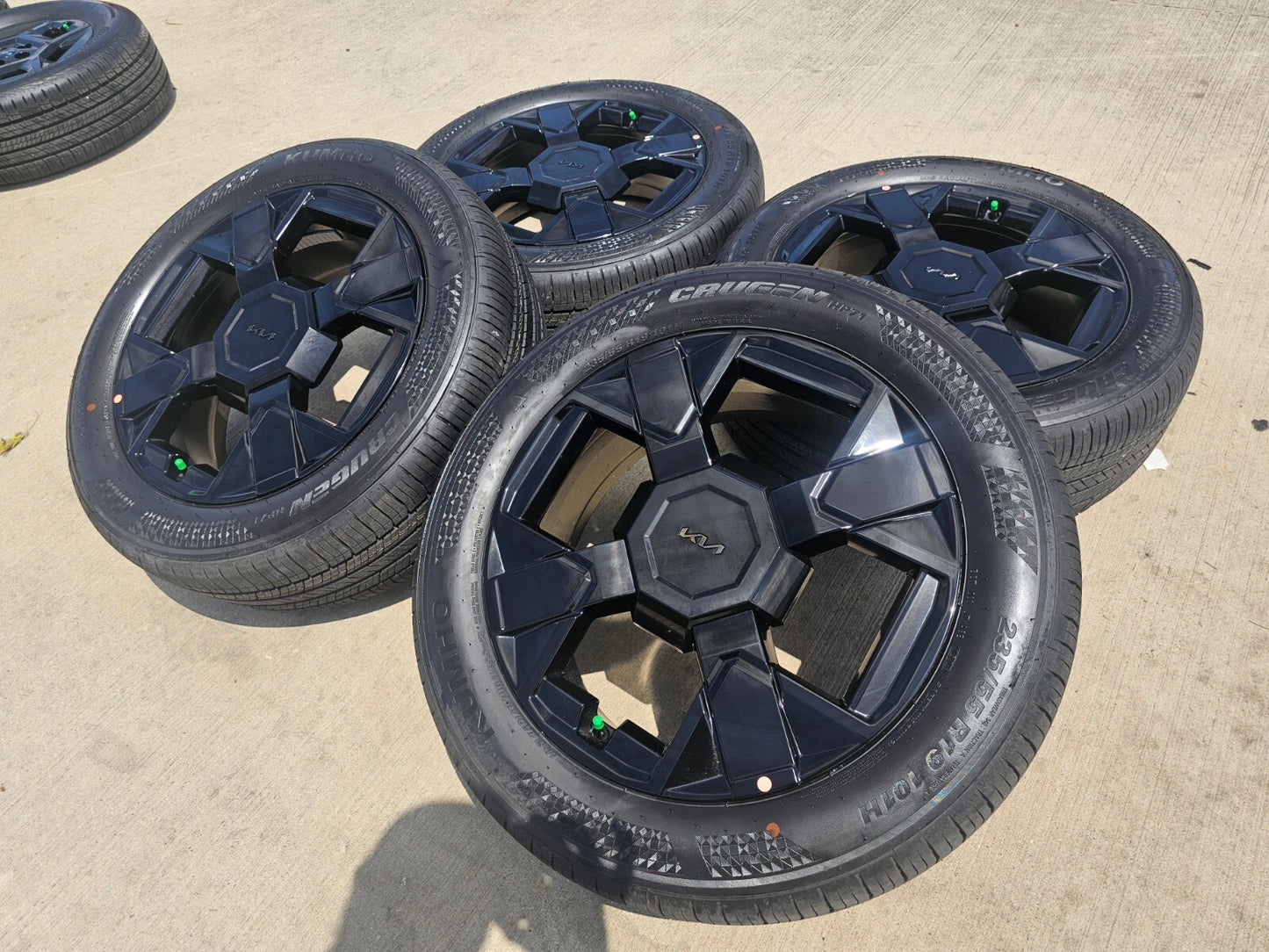 19" Kia Sportage Telluride OEM wheels rims tires Sorento Sedona 2025 2026 NEW