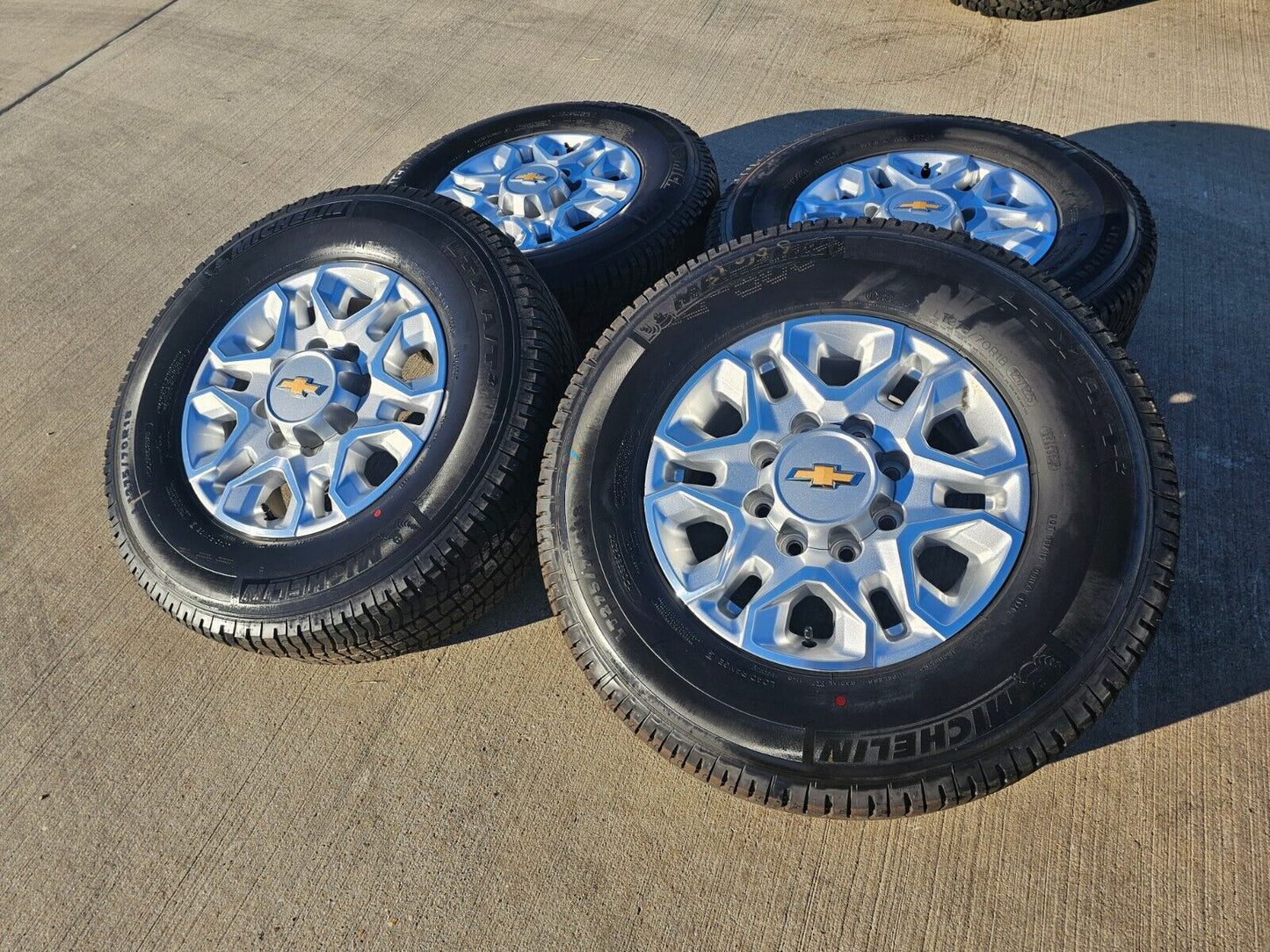 18" Chevy Silverado 2500 3500 OEM 5959 wheels rims MICHELIN 2023 2024 2025 NEW