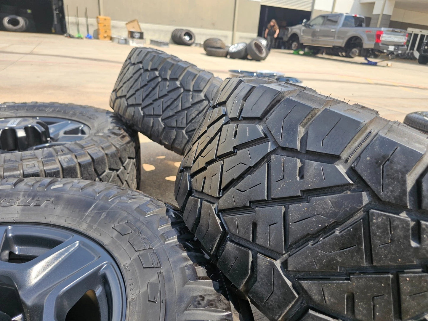 18" Ford F-250 F-350 TREMOR FX-4 OEM black wheels 10298 tires 35"