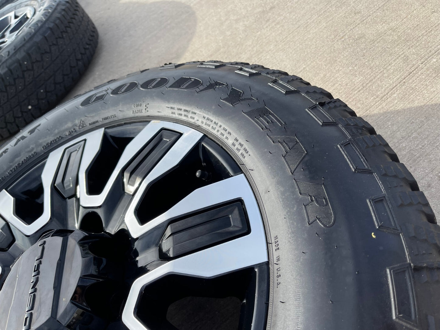 20" GMC Sierra DENALI ULTIMATE 2500 3500 OEM wheels rims 5958 Chevy tires