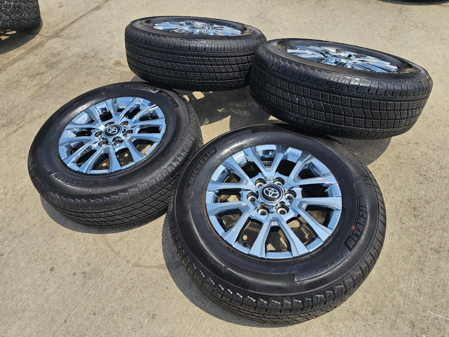 18" Toyota Tacoma LIMITED OEM chrome wheels rims 4260 4Runner 2025 NEW MICHELIN