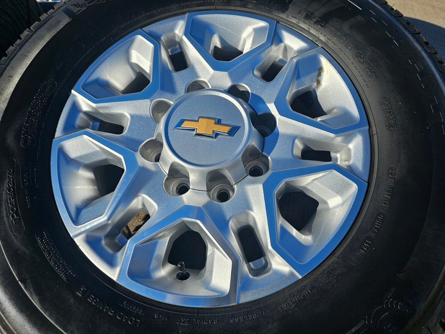 18" Chevy Silverado 2500 3500 OEM 5959 wheels rims MICHELIN 2023 2024 2025 NEW