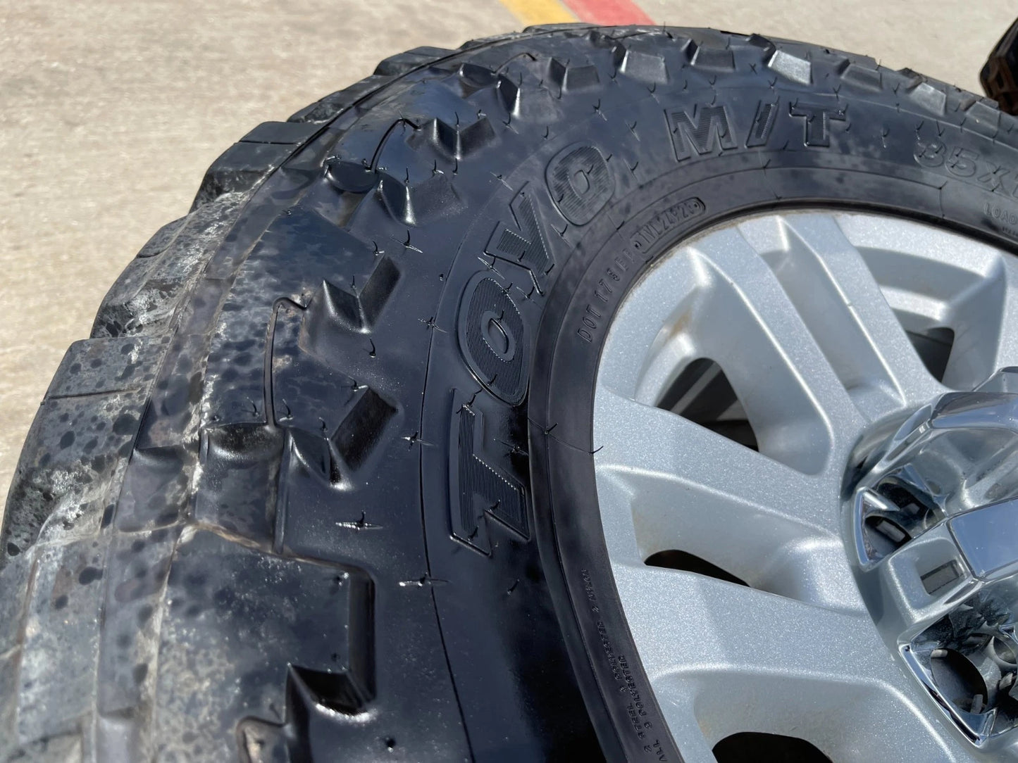 18" Ford F-250 F-350 OEM 10098 rims wheels tires TOYO 35"