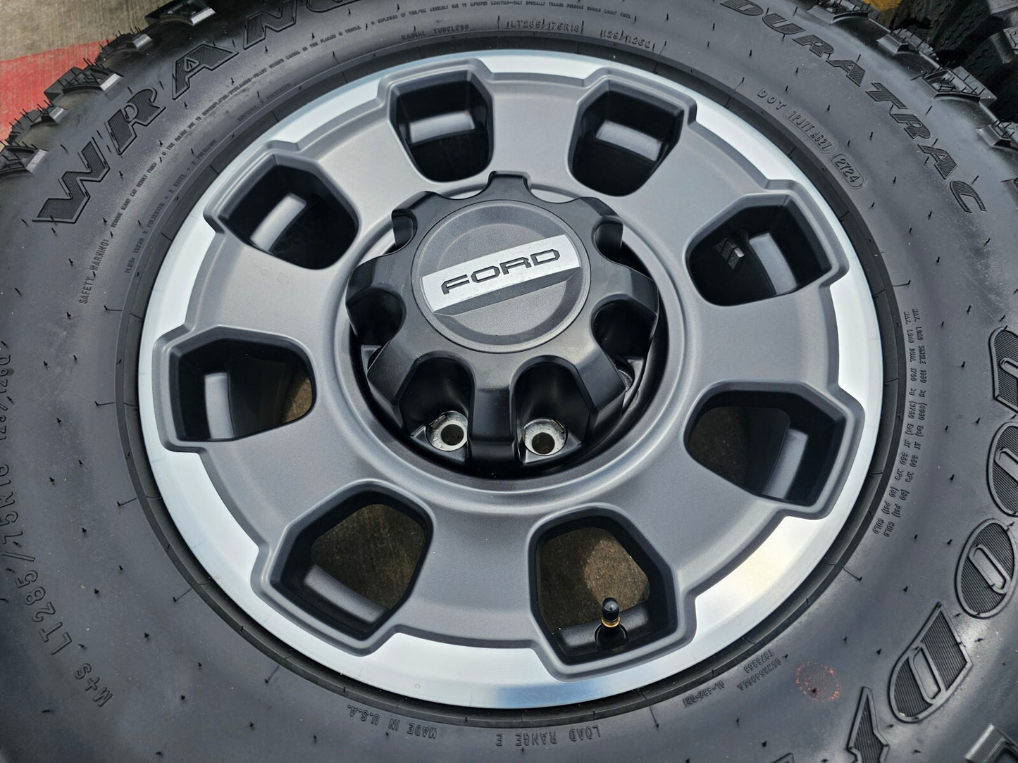 18" Ford F-250 F-350 OEM TREMOR 10482 rims wheels tires 35" GOODYEAR DURATRAC