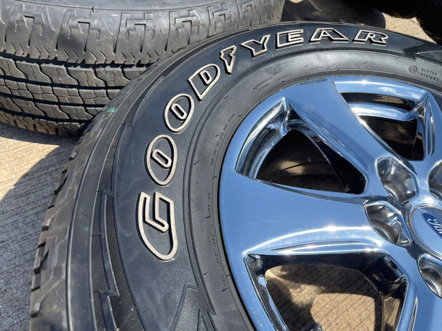 18" Ford F-150 Lariat CHROME OEM rims wheels 10168 Expedition tires