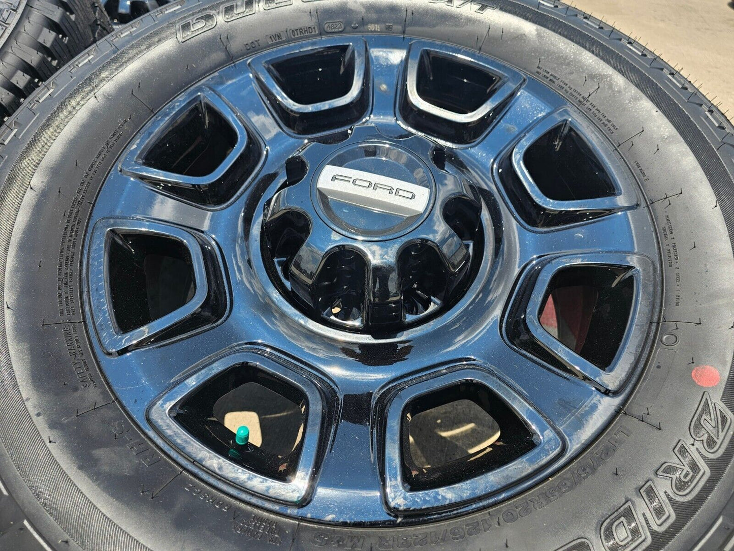 20" Ford F-250 F-350 OEM Lariat Platinum wheels rims 10486 tires 2024 2025 NEW