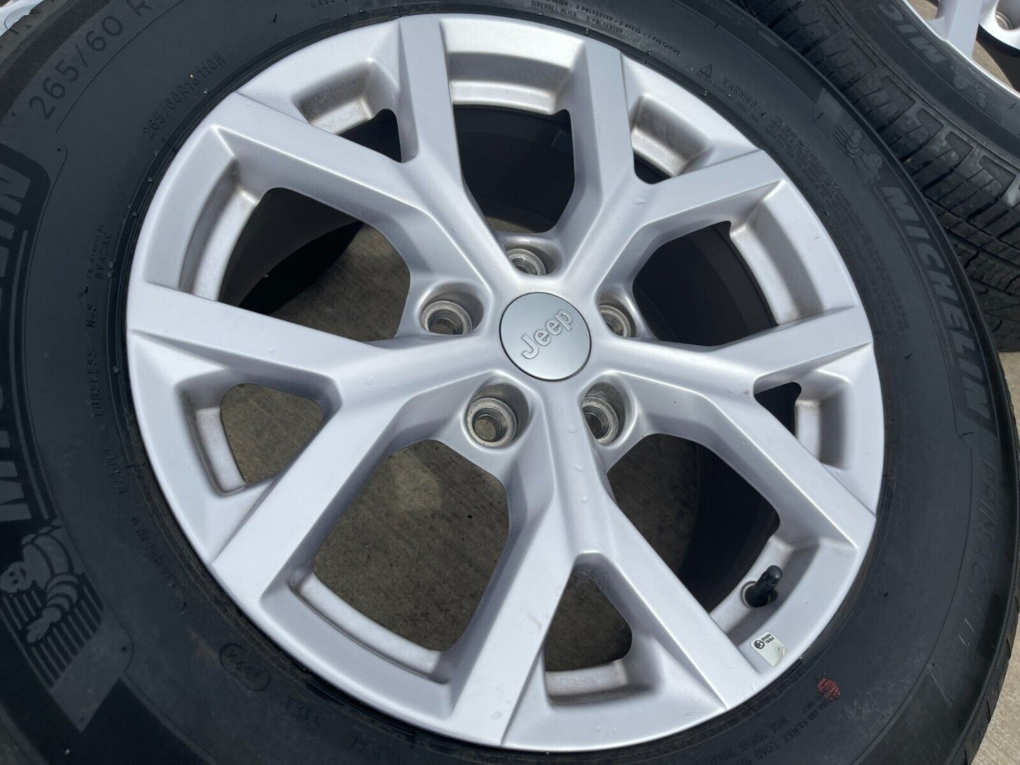 18" Jeep Grand Cherokee L OEM wheels rims 95198 Durango tires MICHELIN