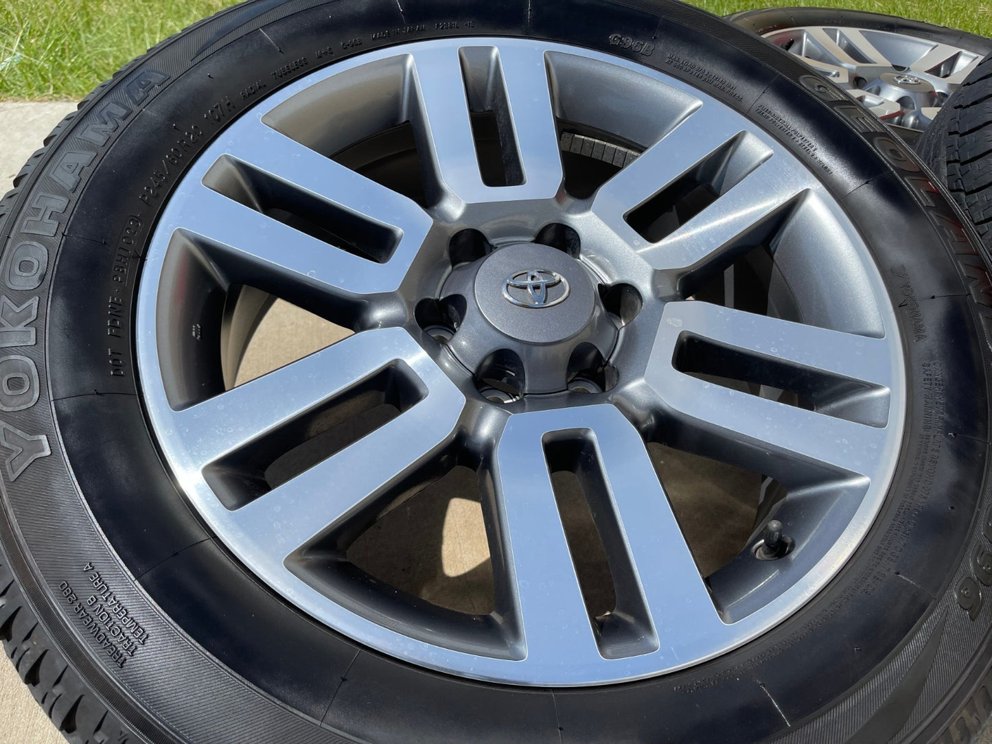 20" Toyota Tacoma 4Runner FJ Cruiser Lexus OEM 69561 wheels rims tires