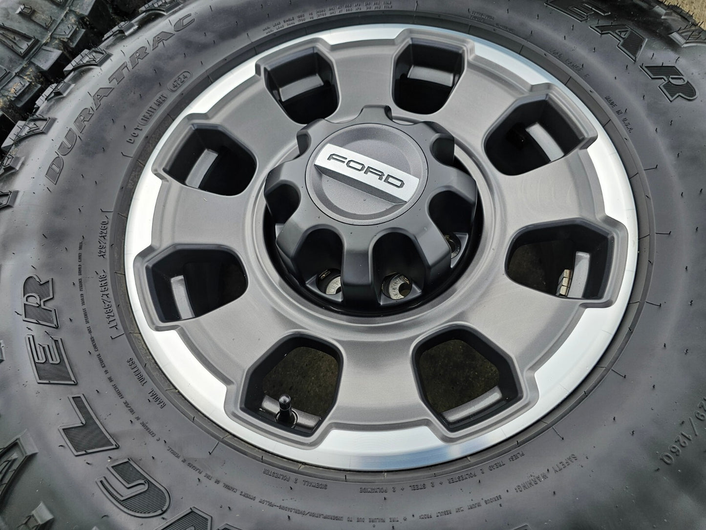 18" Ford F-250 F-350 OEM TREMOR 10482 rims wheels tires 35" GOODYEAR DURATRAC